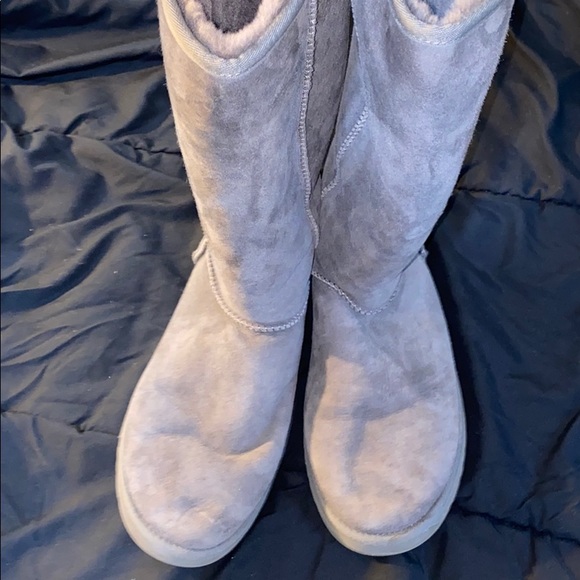 UGGs - Picture 2 of 3